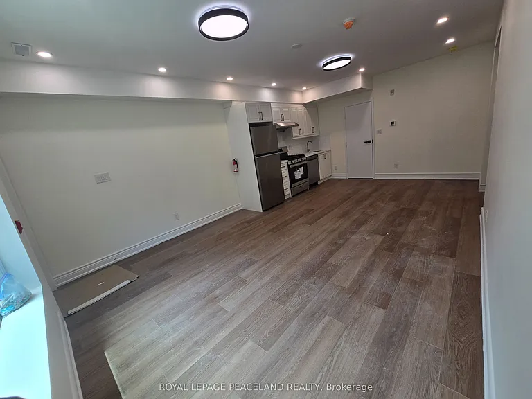 556 Spadina Cres #LANEWAY HSE LWR — Photo 2