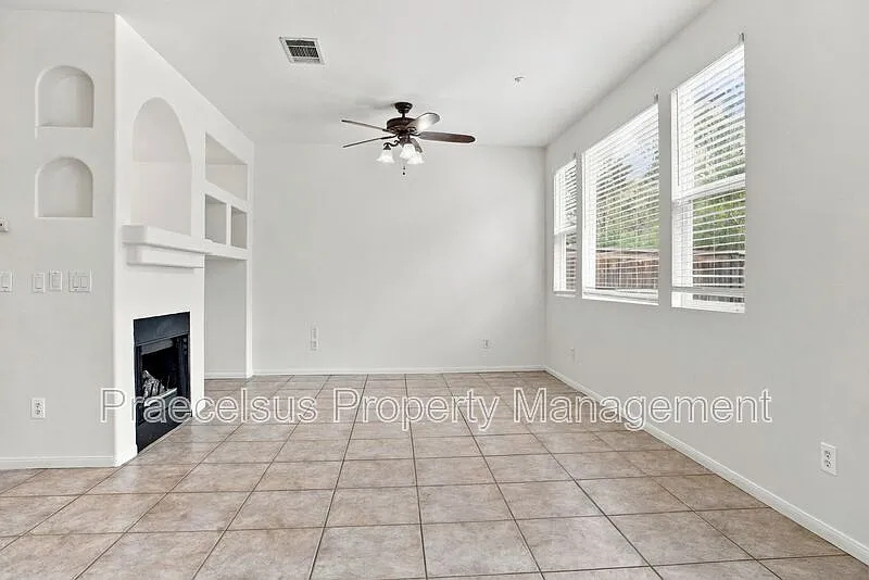 3 bed, 2.5 bath, 1550 sqft, $3,795 — Photo 2