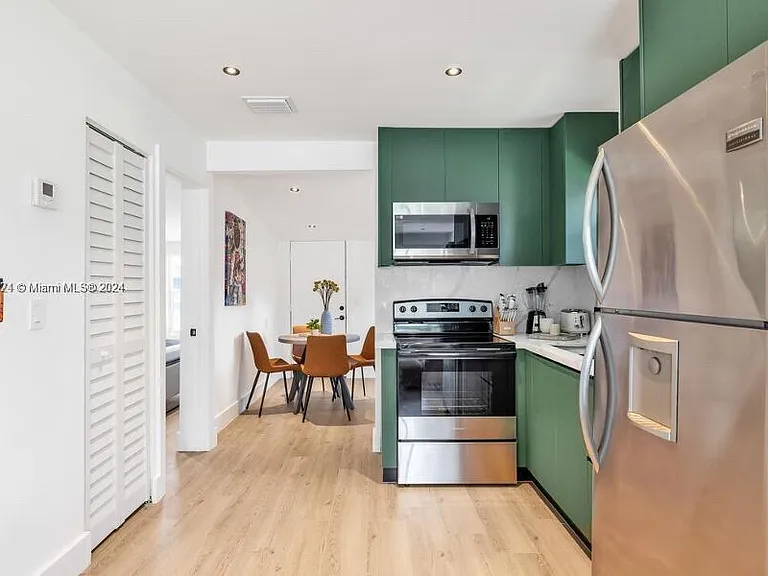 105 SW 4th Ave — Photo 2