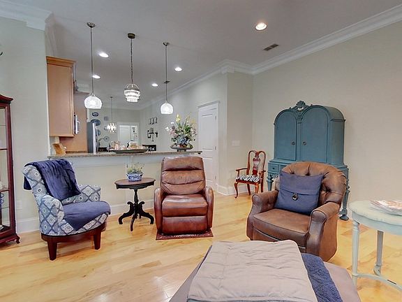 5th image of 205 Mitchell Place Dr