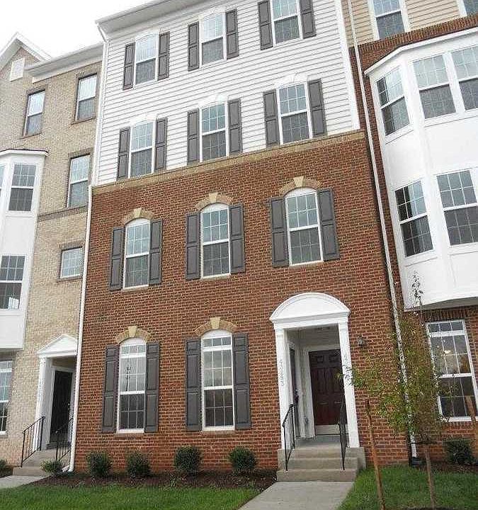 1st image of 43893 Centergate Dr