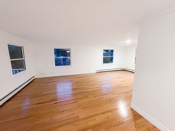 3rd image of 18 Sherwood Dr