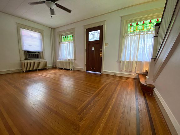 Livingroom entrance from front porch