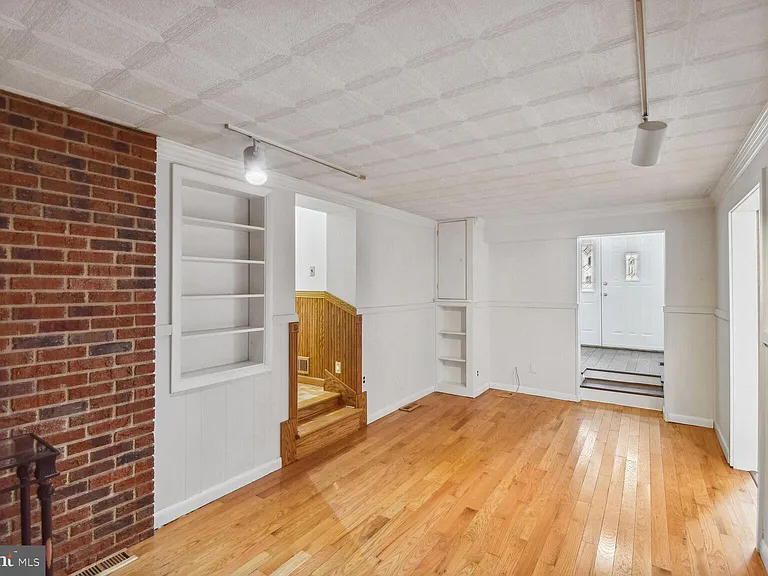 238 Varsity Ave — Photo 14