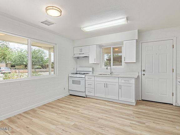 4th image of 1036 N CAMPBELL Drive