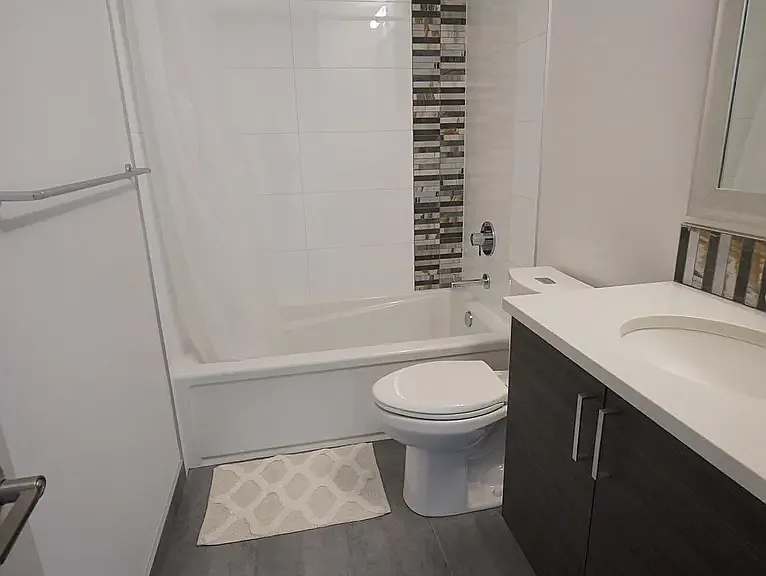 1824 E Union St — Photo 16