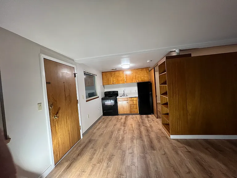 103 E Lynn St #B — Photo 12