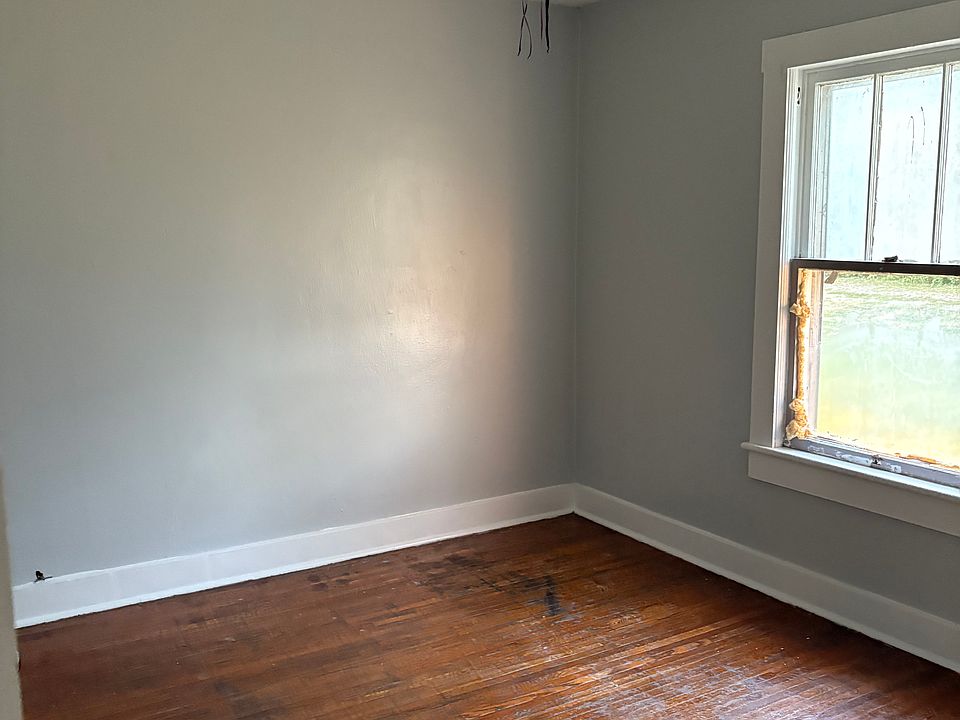 2nd image of 135 Indianapolis Ave