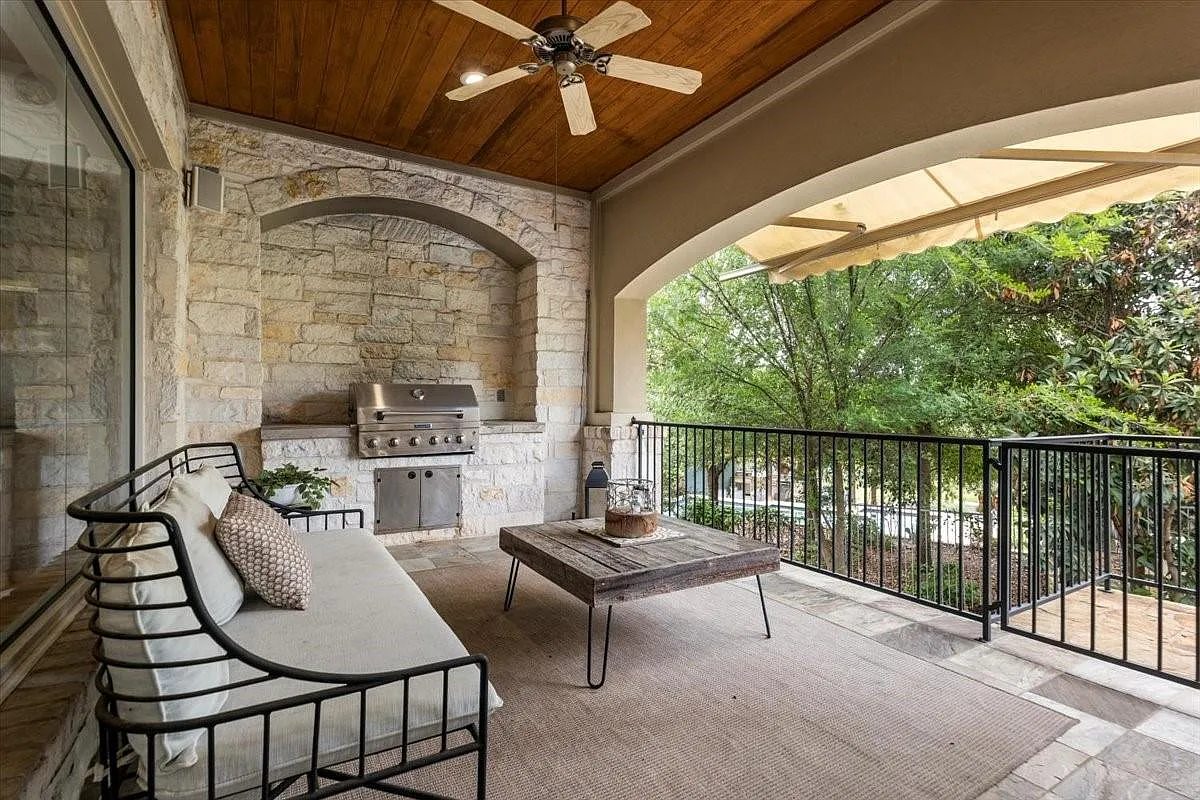 3 bed, 2.5 bath, 3224 sqft, $6,950 — Photo 4