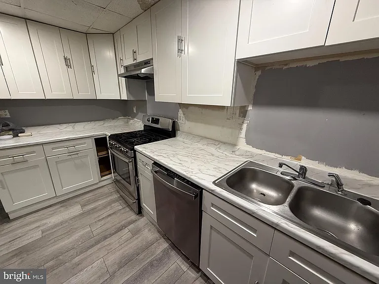 212 Warren St #2 — Photo 17