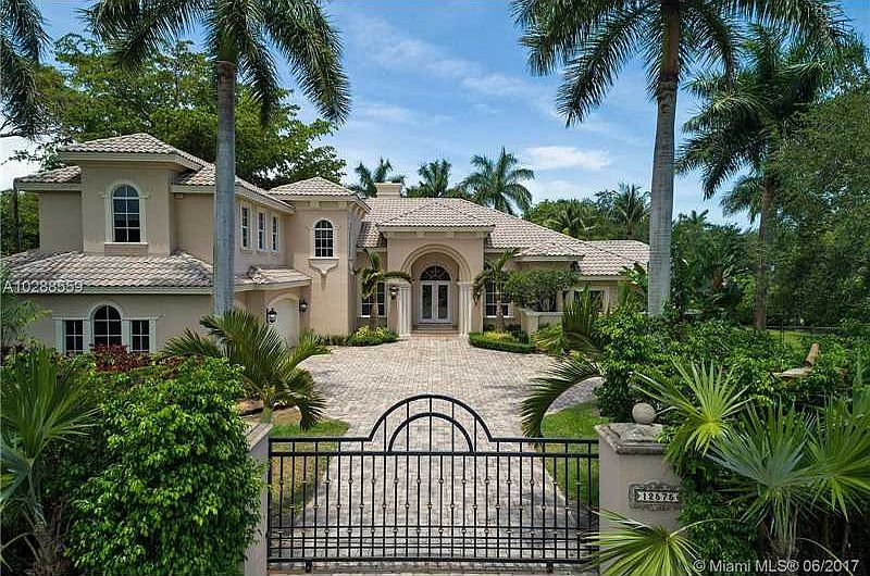 Beautiful Pinecrest Estate