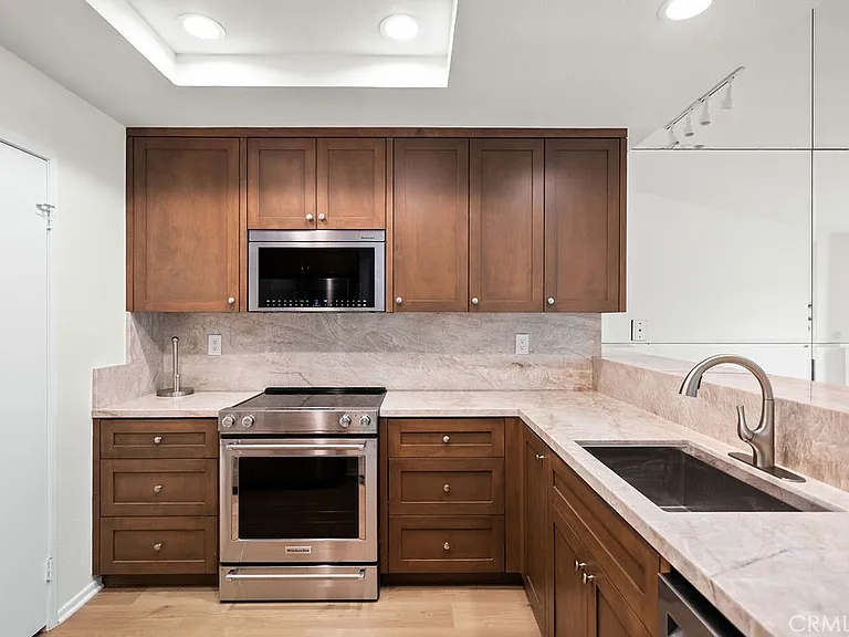 232 Villa Point Dr — Photo 6