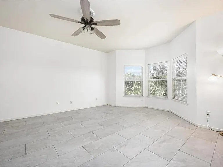 20827 Settlers Lake Cir N — Photo 13