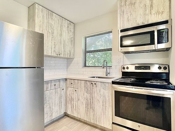 2nd image of 405 NW 37th St APT 5A