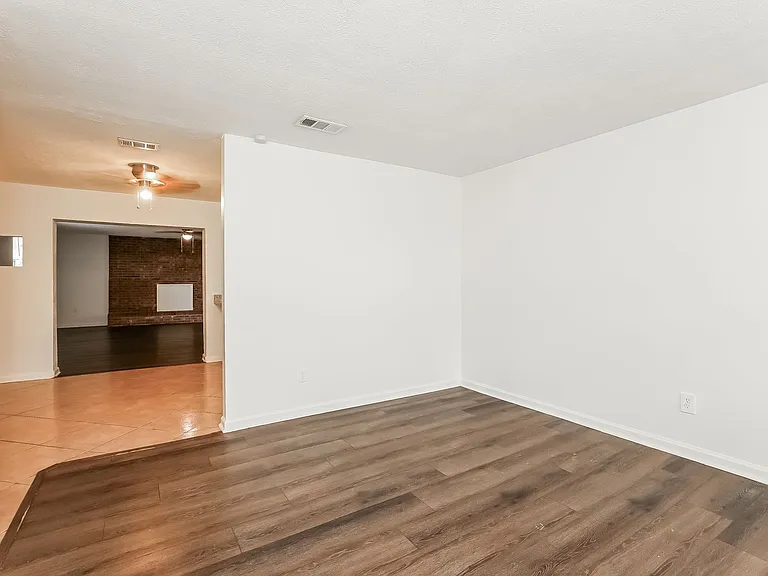 6139 Deepwood Dr E — Photo 3