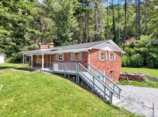 70 Iris Ln, Canton, NC 28716