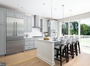 10292 Grosvenor Pl, North Bethesda, MD 20852