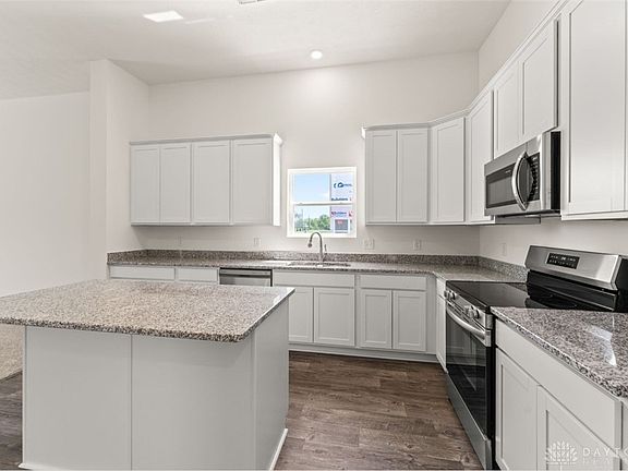 2nd image of 134 Autumn Maple Ln