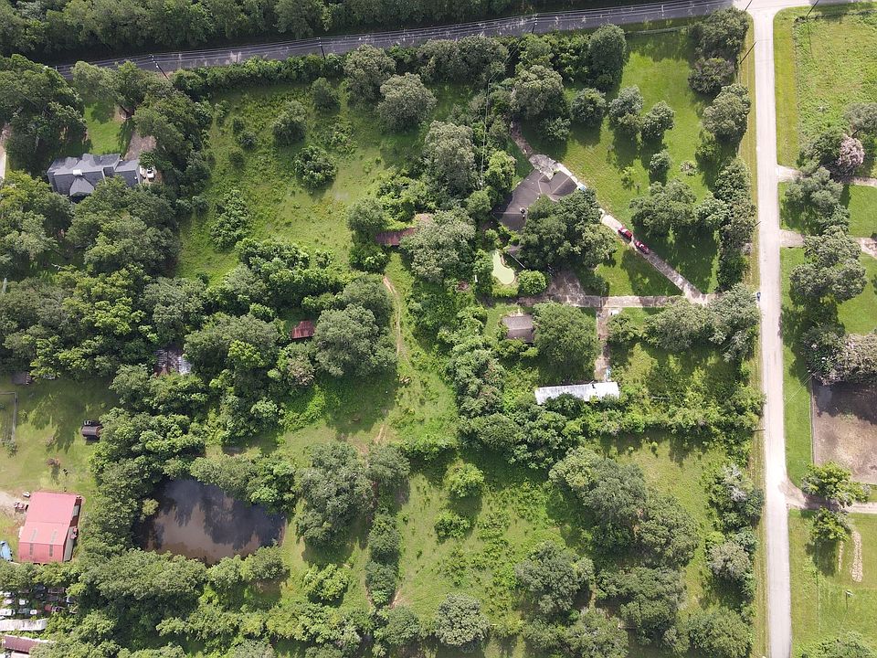 2nd image of 10210 Pecan Hollow Rd
