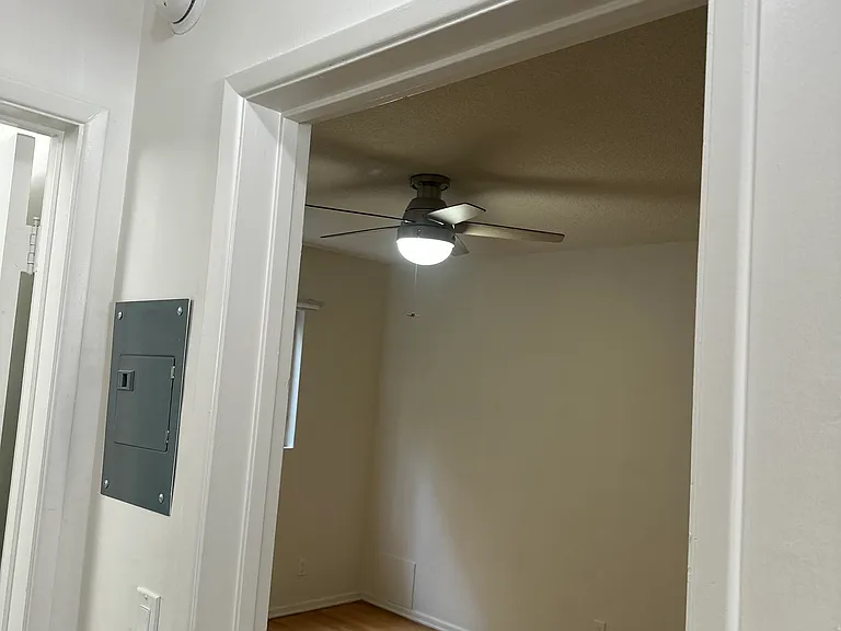 801 S Sherbourne Dr #3 — Photo 9