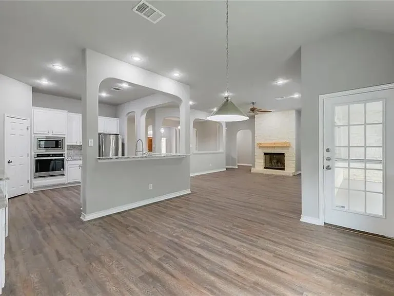 Breakfast area, looking into the kitchen