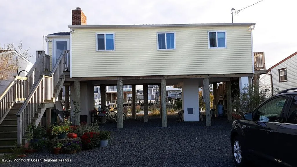 325 Kingfisher Rd photo 1
