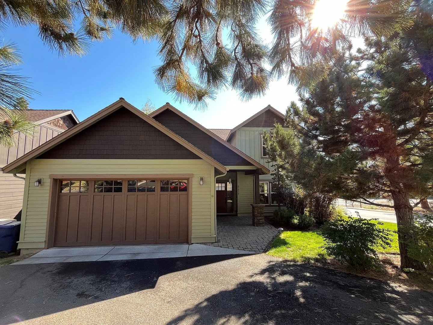 Landscape Maintenance Included! Spacious 3 Bed/2.5 Bath Home in SW Bend - Elder Ridge Street — Photo 1
