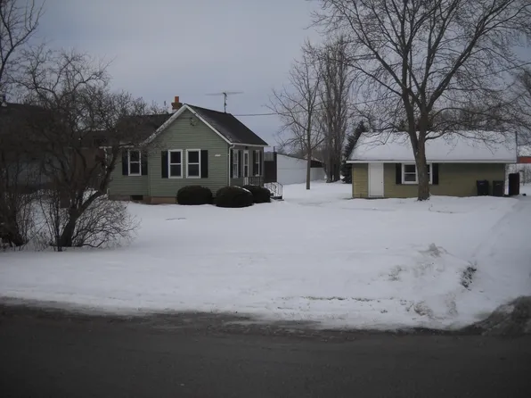 10324 Kraut Rd, Franksville, WI 53126