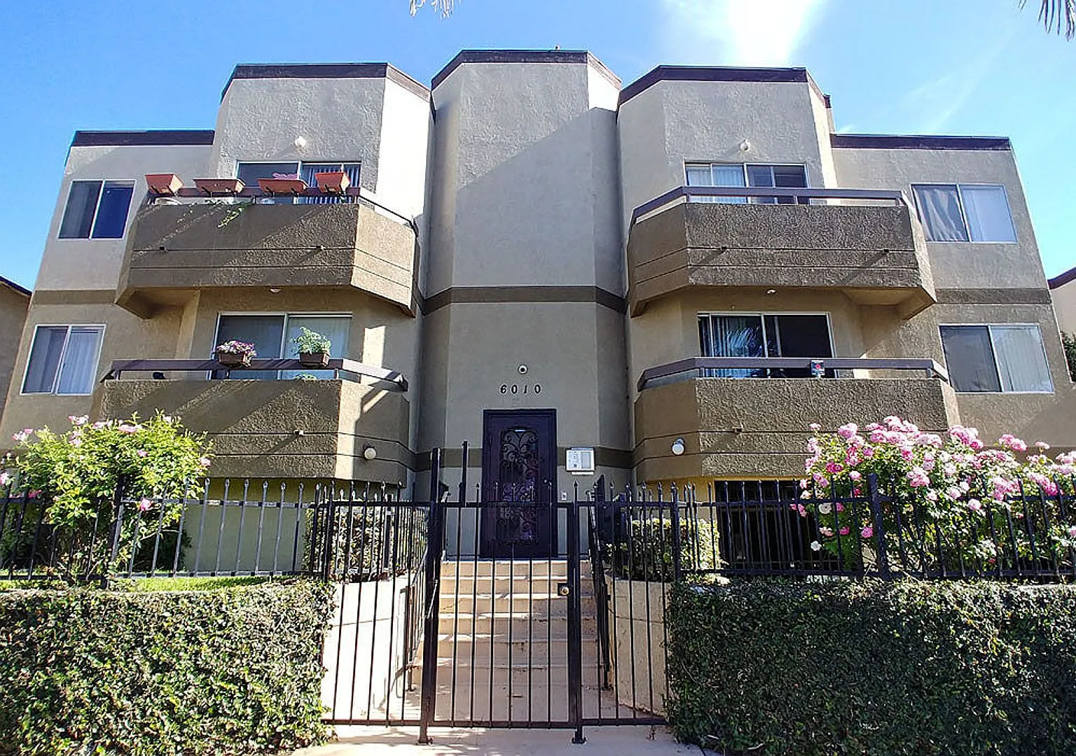 Village Beesan Condos — Photo 2