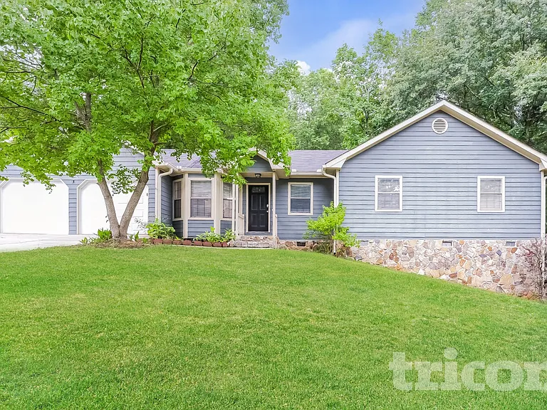 110 Springvalley Way — Photo 1