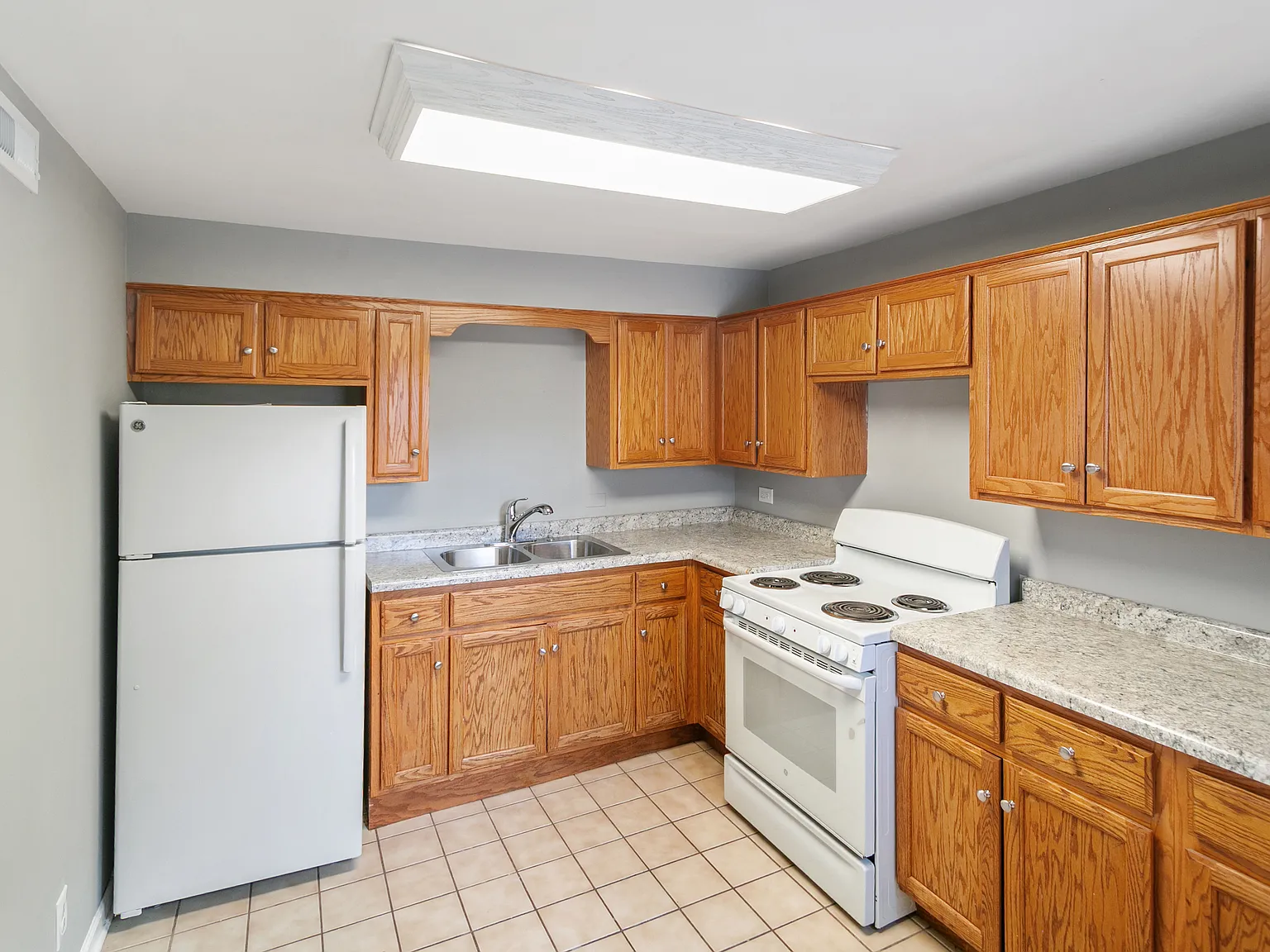 2 bed, 990 sqft, $1,525 — Photo 3