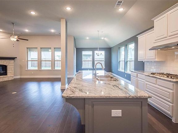 4th image of 2317 Saratoga Dr