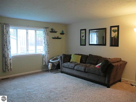 3rd image of 9938 Pine Circle Dr NW