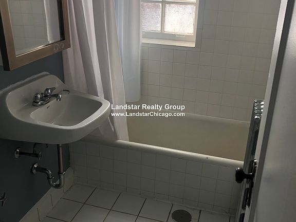 4th image of 1716 W Albion Ave APT 3C