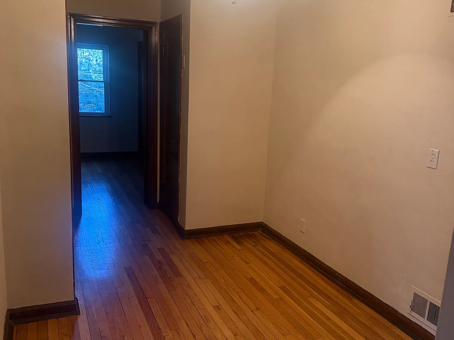 1 bed, 800 sqft, $900 — Photo 3