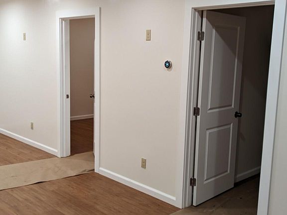 4th image of 677 S Oak Knoll Ave