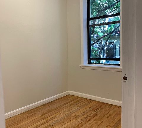 4th image of 208 Thompson St APT 6