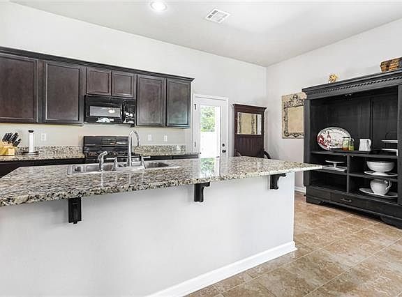 5th image of 1105 Berkshire Dr