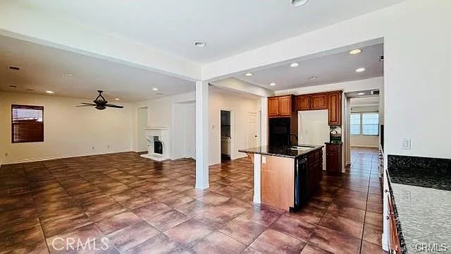 5 bed, 3655 sqft, $4,000 — Photo 3