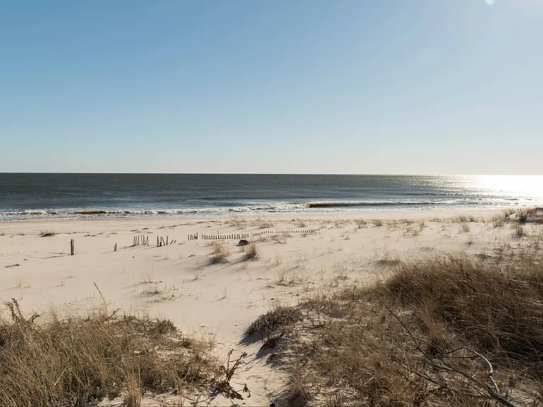 817 Dune Rd — Photo 10