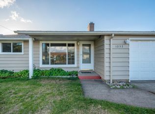 1237 NW Nye St, Newport, OR