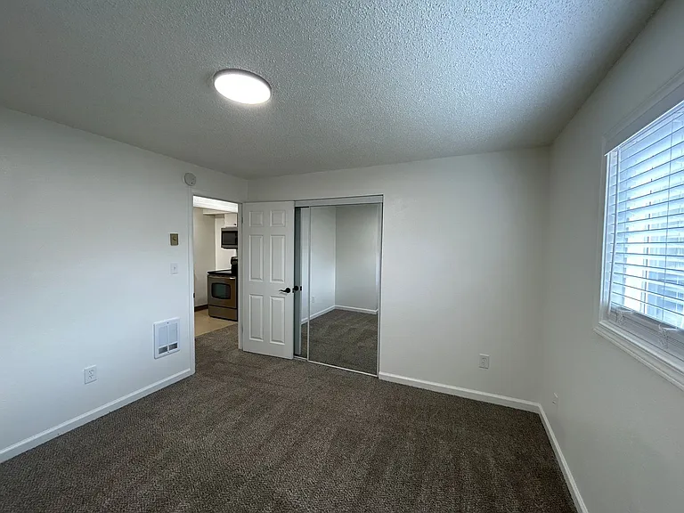 286 SW C St — Photo 14