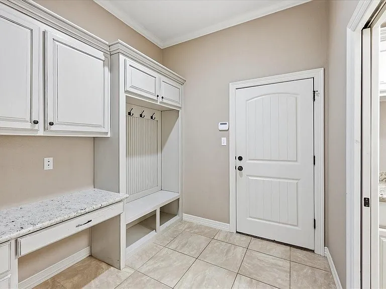 160 Colonial Estates Dr — Photo 10