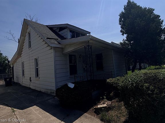 2nd image of 2951 S Edsel St