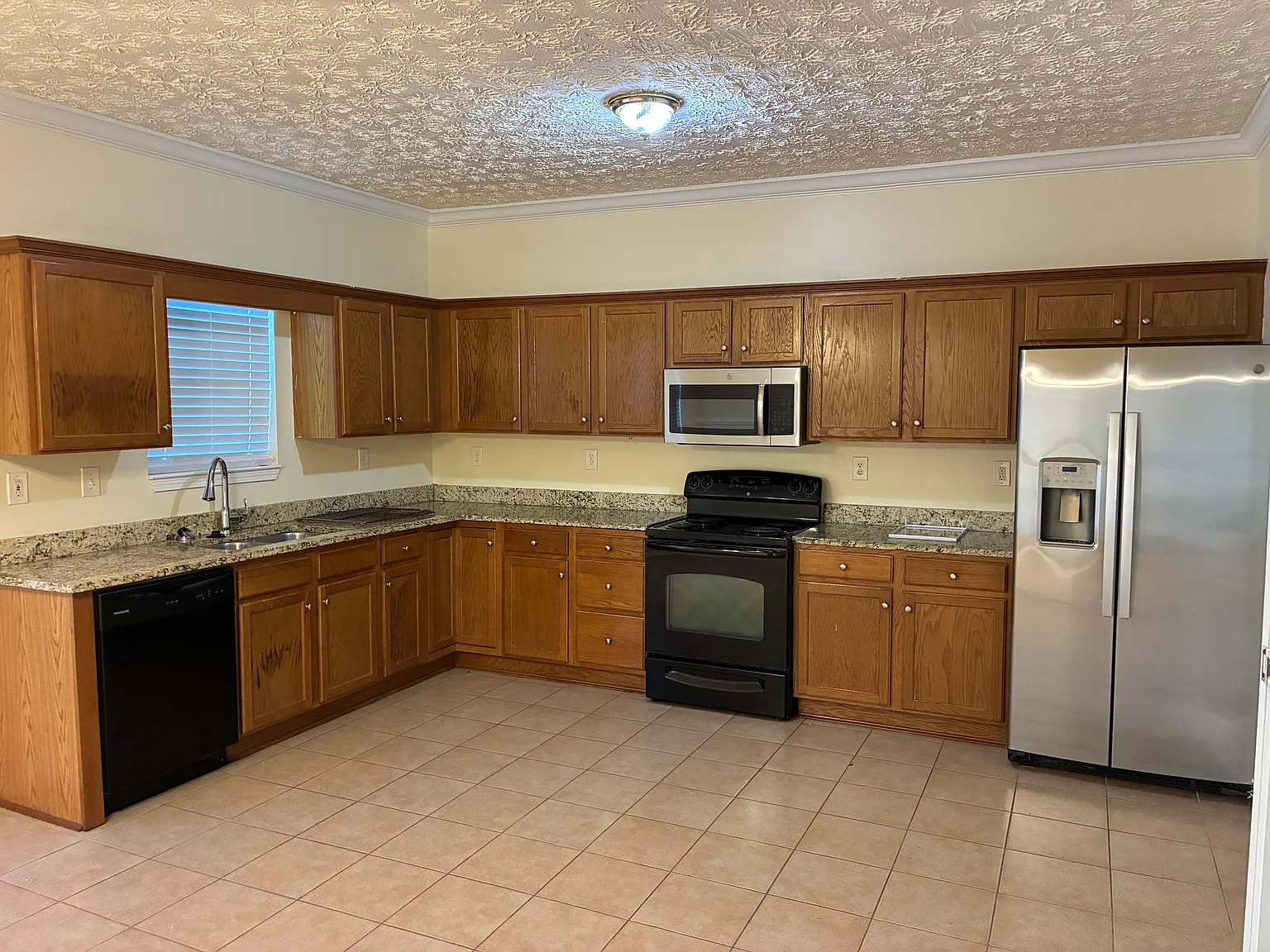 3 bed, 1713 sqft, $1,950 — Photo 4