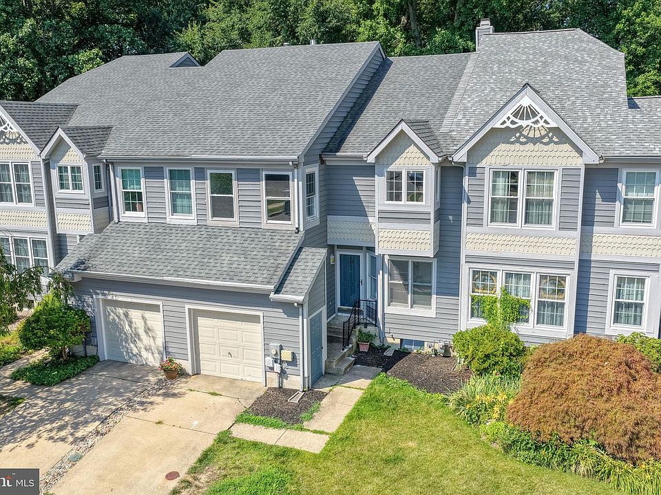 1st image of 32 Fairway Ct