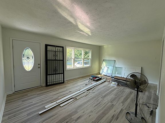 2nd image of 128 Wyndotte Way