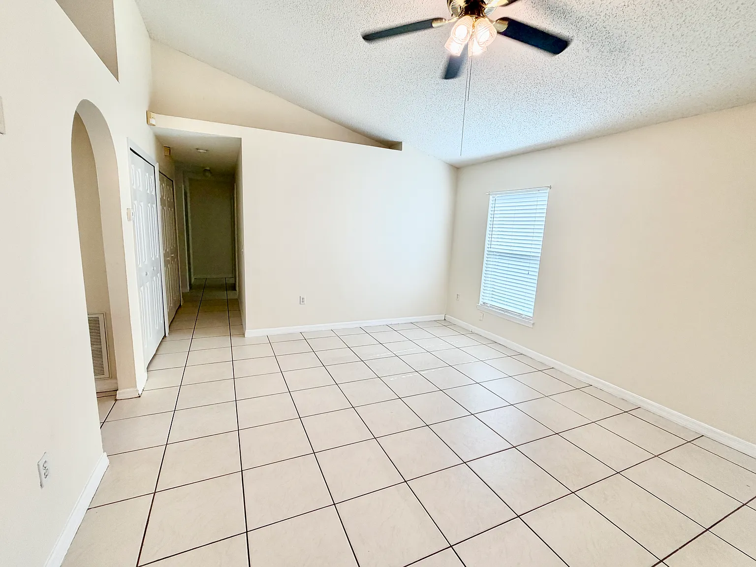 3 bed, 1148 sqft, $2,200 — Photo 2