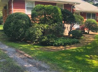 287 Maplewood Rd, Huntington Station, NY 11746