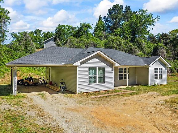 3rd image of 284 Moss Rd